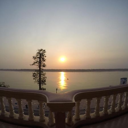 Hengheng II Guest House Kratie Dış mekan fotoğraf
