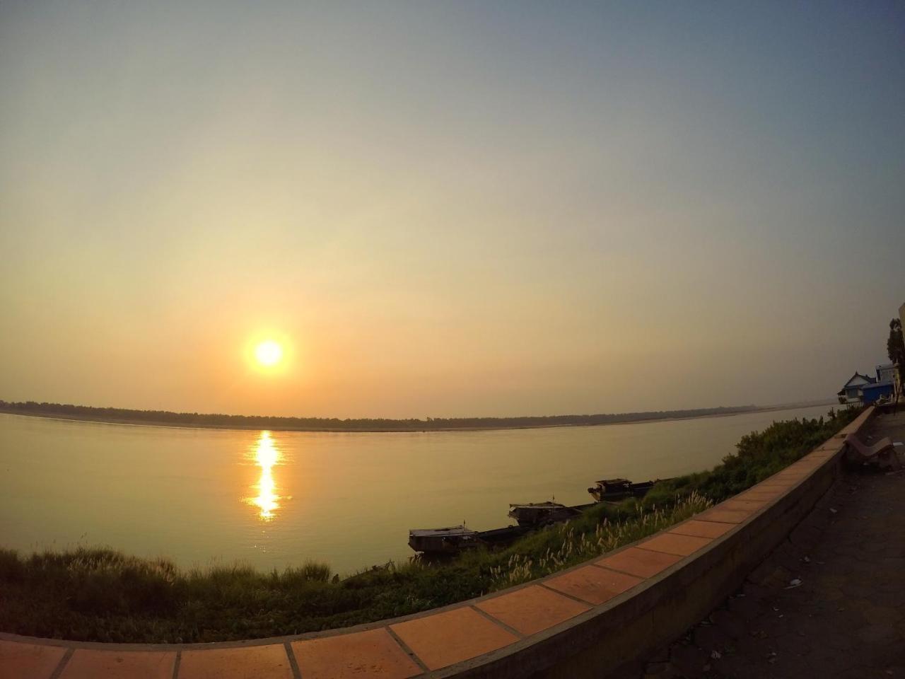 Hengheng II Guest House Kratie Dış mekan fotoğraf